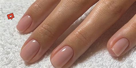 manicura rosa pastel elegante.